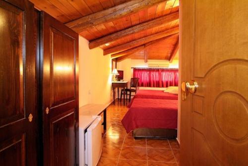 Hotel Varonos