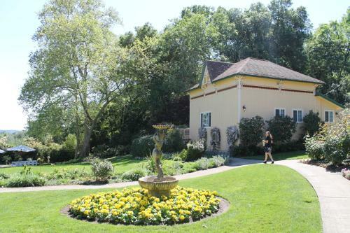 Posada Madrona Manor