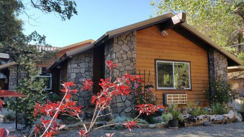 Wikiup Bed And Breakfast