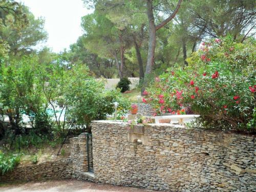 Lush Villa In Beaucaire With Swimming Pool