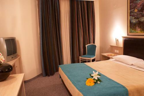 Iris Hotel