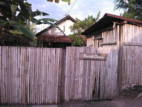 Rumah Biasa Guest House
