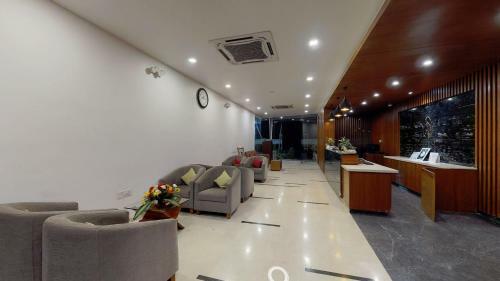 Hotel Shivas Gateway