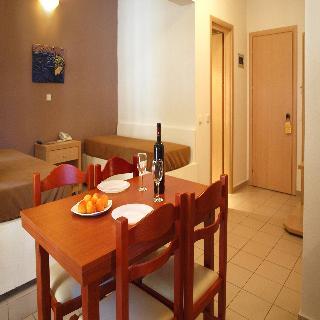 Caravel Apartment Hotel