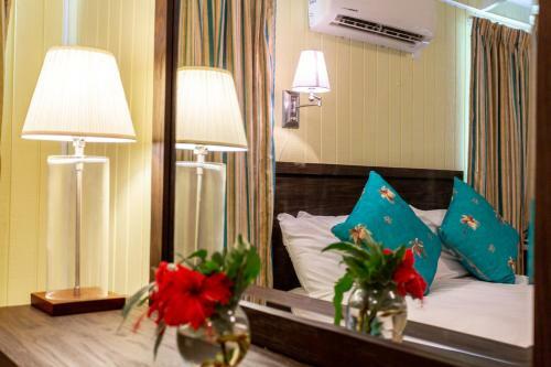 Sebastian's On The Beach Hotel