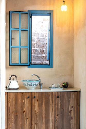 Bed & Breakfast Arabesque: An Arts And Residency Center In Old Acre