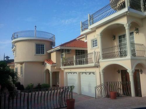 Pinnacle View Estate Tiana Villa