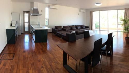 Hostal Seaside House Nirai