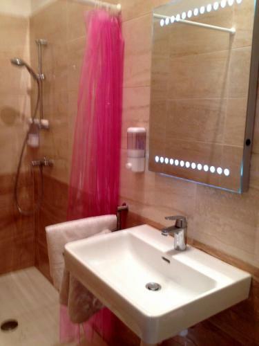 Lee's House Bed And Breakfast, Sliema