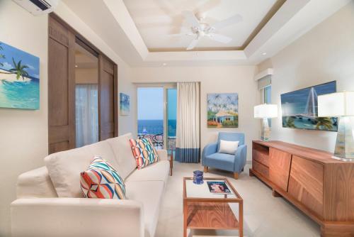 V Azul Luxury Condo-hotel