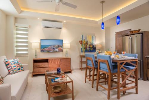 V Azul Luxury Condo-hotel
