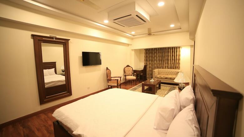 Diplomat Hotel