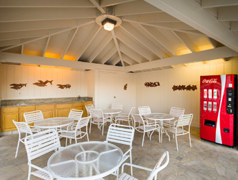 Hotel Aston At The Maui Banyan