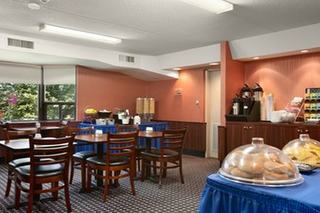 Hotel Travelodge Toronto East