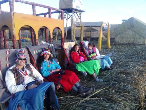 Uros Sol Y Luna Lodge