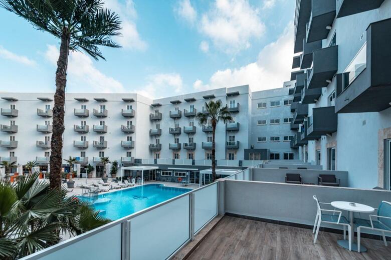Hotel Pebbles Resort