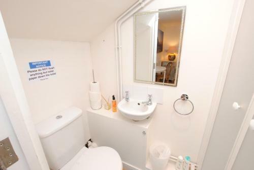 Hostal Waterside Accommodation