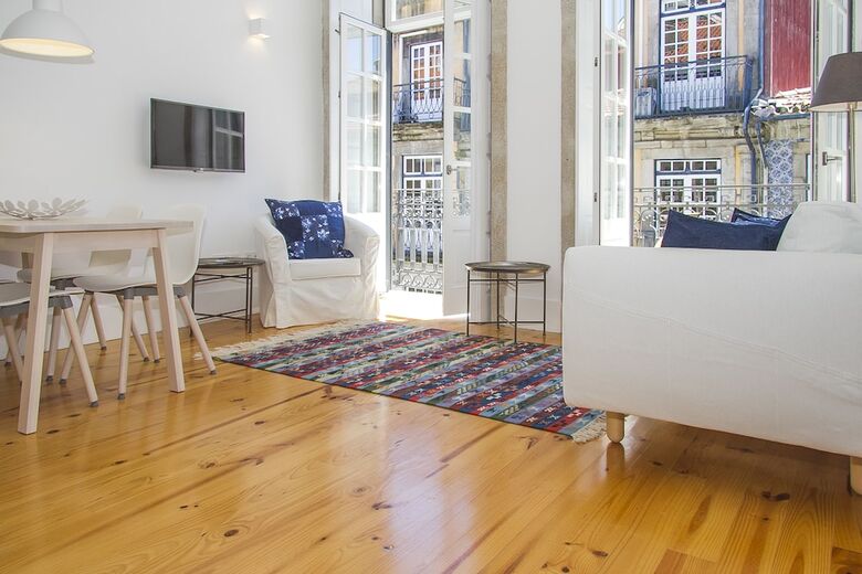 Liiiving In Porto | Blue Flower Apartment