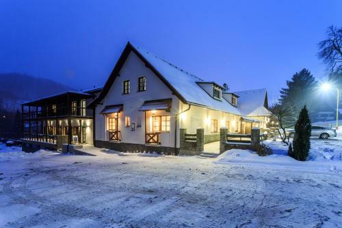 Hotel A Restaurace U Vychop??