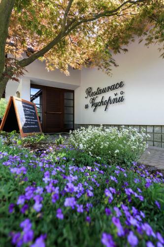 Hotel A Restaurace U Vychop??