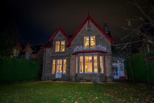 Villa River House