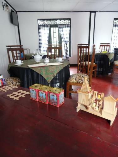 Hostal River Side Guest House & Travels