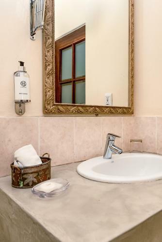 Hostal 6 On Westbrooke Guesthouse