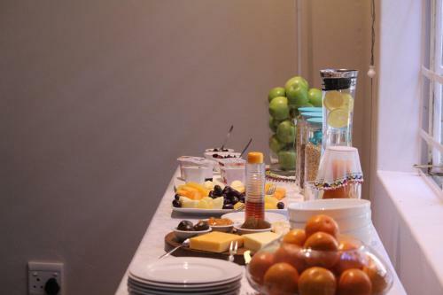 Hostal 6 On Westbrooke Guesthouse