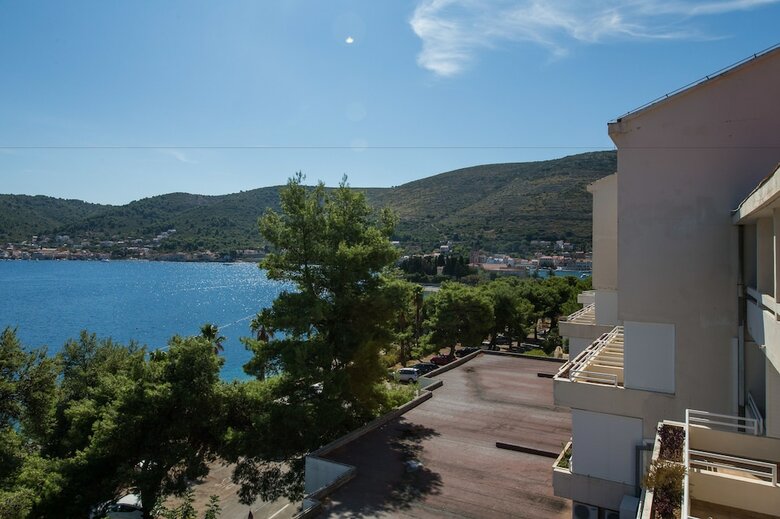 Hotel Issa
