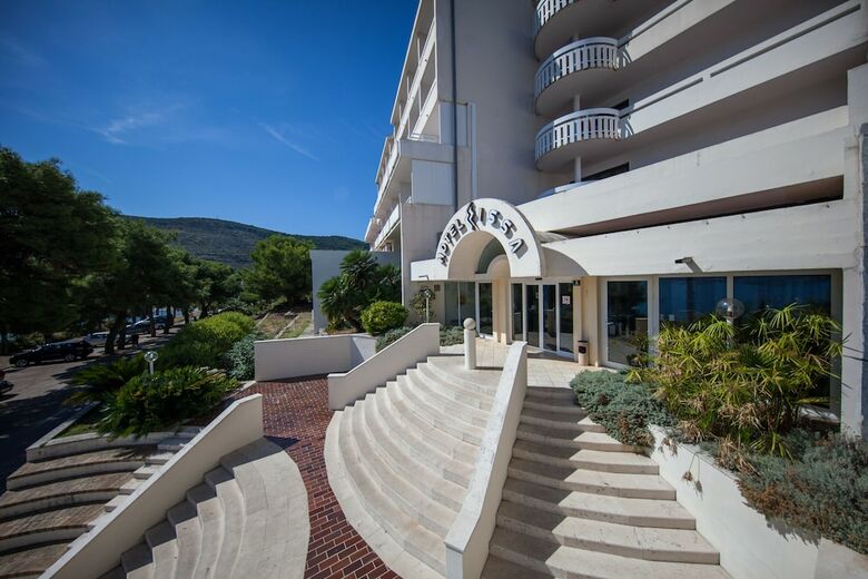 Hotel Issa