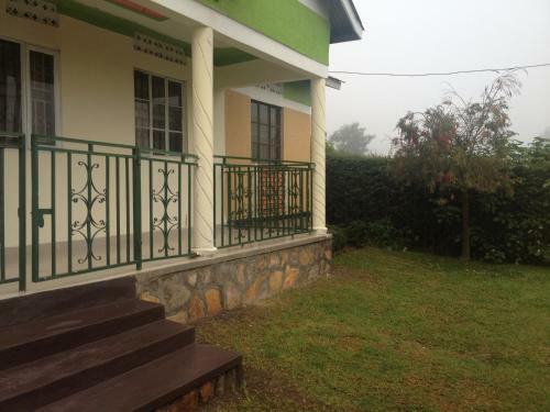 Silverback Homestay And Guest House