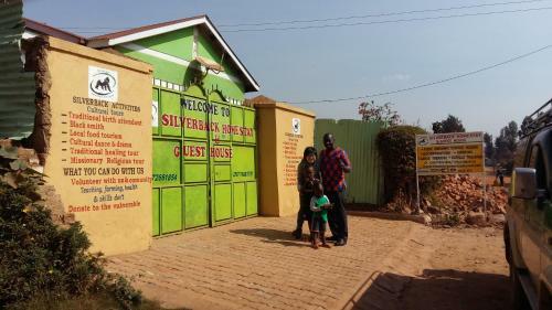 Silverback Homestay And Guest House
