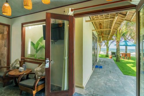 Hidden Beach Bungalow Sea View