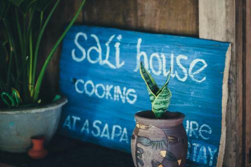 Hostal Sali House