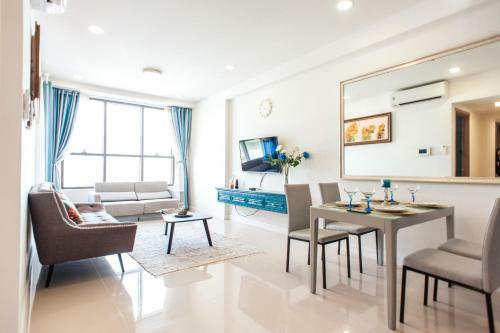 Infinity Edge Pool Apartments