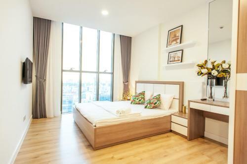 Infinity Edge Pool Apartments