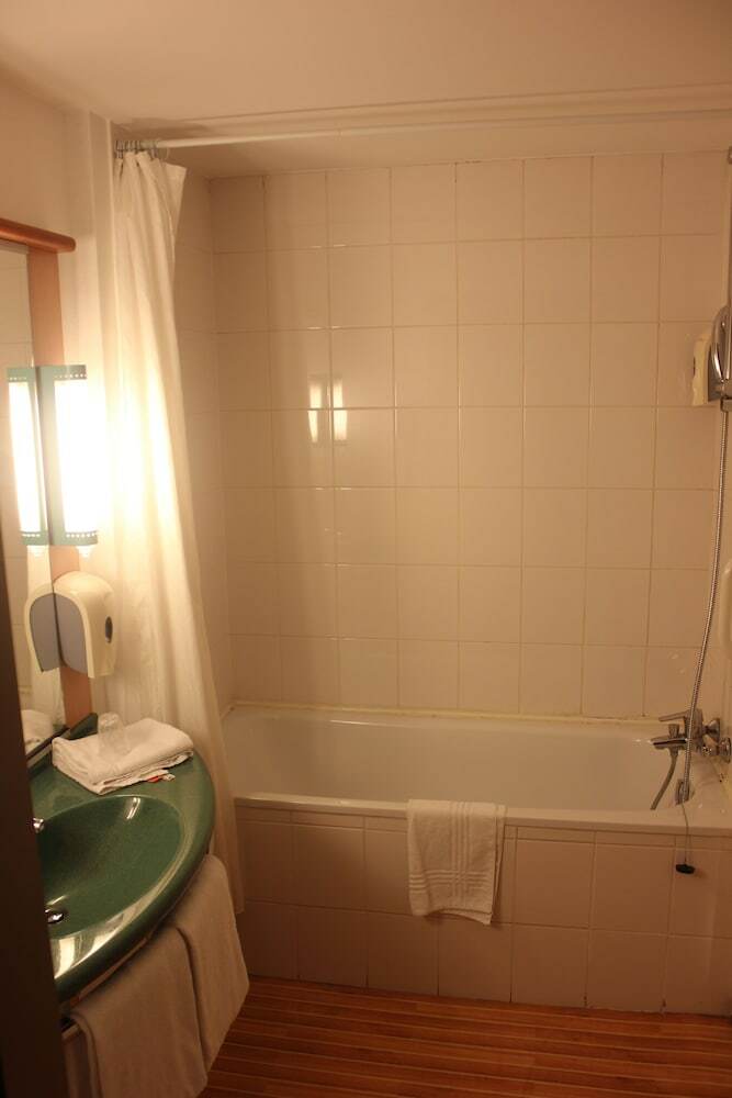 Hotel Ibis Mons Centre Gare
