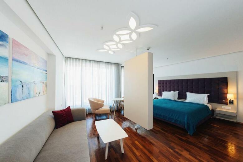 Bougainville Bay Hotel
