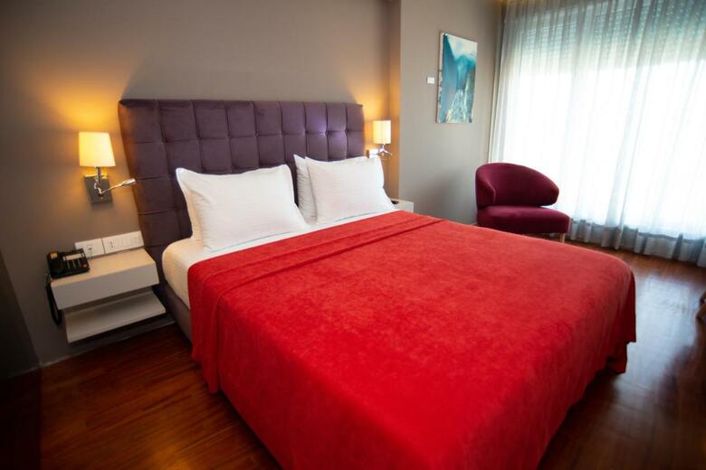 Bougainville Bay Hotel