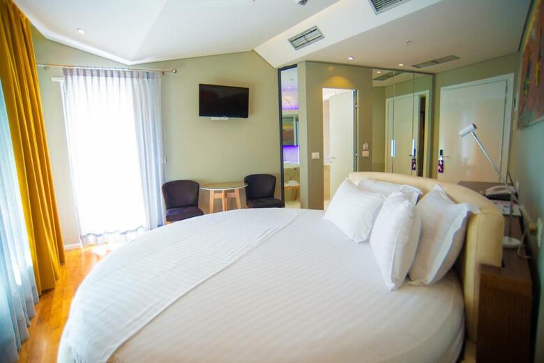 Bougainville Bay Hotel