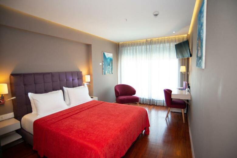 Bougainville Bay Hotel