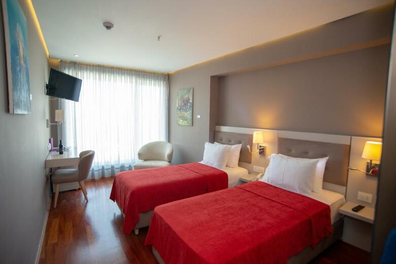 Bougainville Bay Hotel
