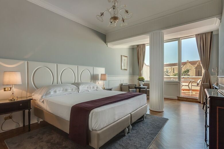 Plaza Hotel Lucchesi