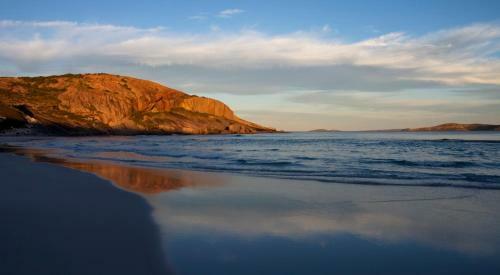 Hotel Esperance Beachfront Resort