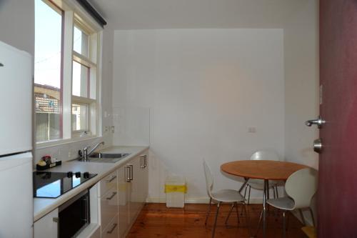 Glenelg Holiday Apartments - Corfu