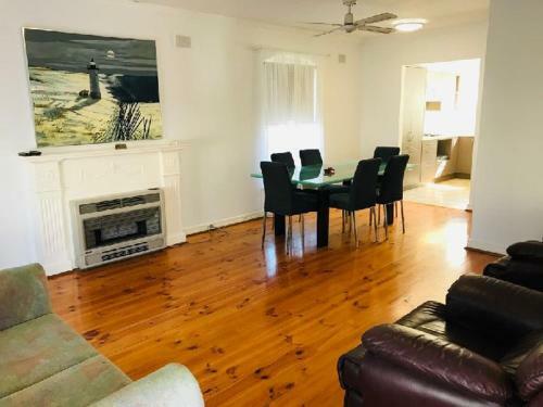 Glenelg Holiday Apartments-colonial Square