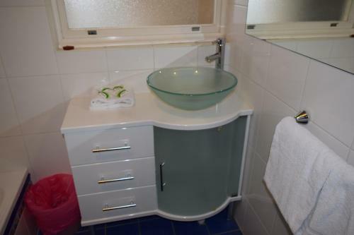 Glenelg Holiday Apartments-colonial Square