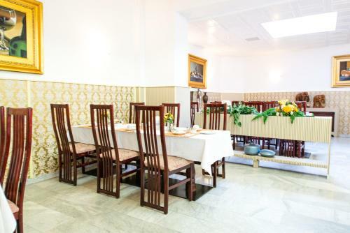 Hotel Ravel International
