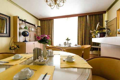 L�wen Hotel