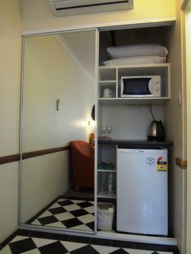 Three Explorers Motel